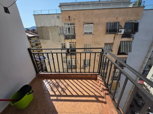 Tirane, jepet me qera apartament 1+1 Kati 11, 70 m² 500 € (Komuna e Parisit prane rrethit)