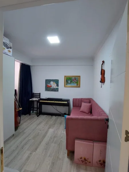 Tirane, jepet me qera apartament 3+1 Kati 1, 125 m² 1.000 € (Selvia ,Rruga e Dibres)