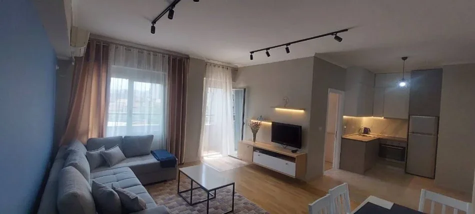 Tirane, jepet me qera apartament 1+1 Kati 4, 65 m² 600 € (Selvia ,Rruga e Dibres)