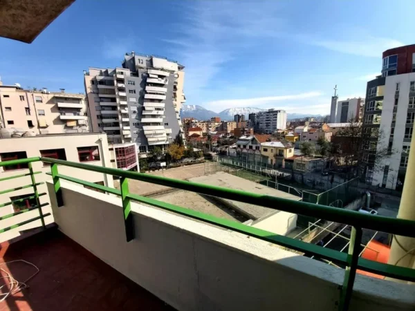 Tirane, jepet me qera apartament 1+1 Kati 4, 65 m² 600 € (Selvia ,Rruga e Dibres)