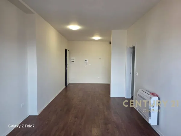 Tirane, jepet me qera zyre Kati 7, 77 m² 800 € (Rruga e Kavajes)