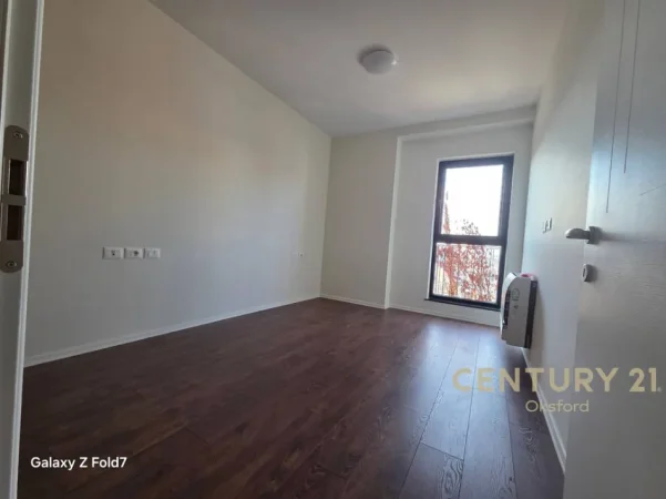 Tirane, jepet me qera zyre Kati 7, 77 m² 800 € (Rruga e Kavajes)