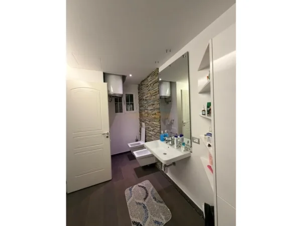 Tirane, shitet apartament 2+1+Ballkon Kati 6, 112 m² 210.000 € 