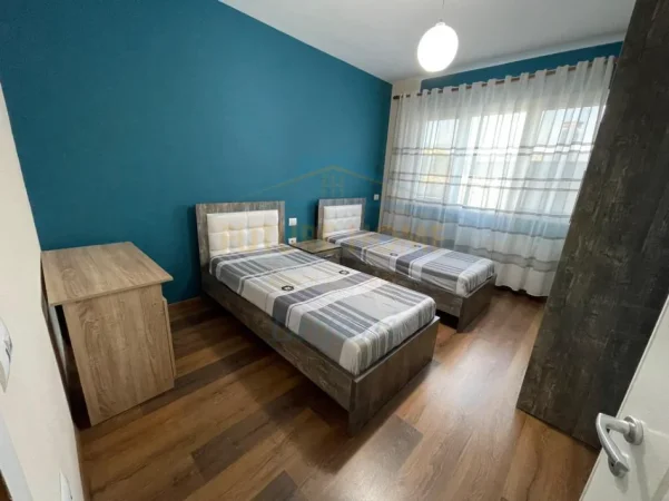 Tirane, jepet me qera apartament 2+1+Post Parkimi+Ballkon Kati 2, 100 m² 800 € (Kopshti Zoologjik)