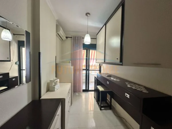 Tirane, jepet me qera apartament 2+1 Kati 3, 97 m² 500 € (prane rrotondos)
