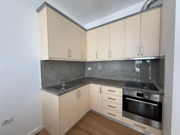 Tirane, jap me qera apartament 2+1 Kati 8, 104 m² 450 € (prane Qtu)