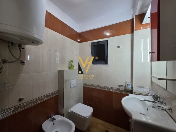 Tirane, jepet me qera apartament 4+1+Ballkon Kati 3, 120 m² 1.500 € (MINE PEZA)