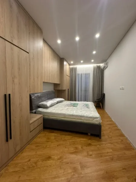 Tirane, jepet me qera apartament 2+1 , 1.100 € (Vasil Shanto)