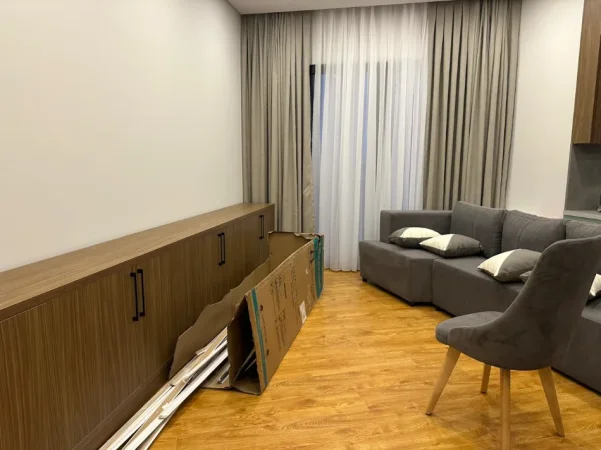 Tirane, jepet me qera apartament 2+1 , 1.100 € (Vasil Shanto)