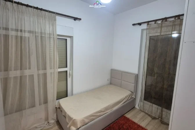 Tirane, jepet me qera apartament 2+1 Kati 3, 90 m² 550 € (Kompleksi Mangalemi)