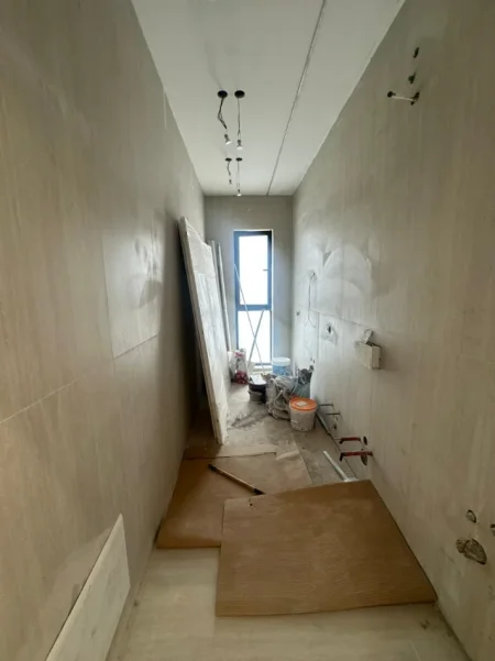 Tirane, jepet me qera ambjent biznesi Kati 2, 118 m² 900 € (Spring Residence)