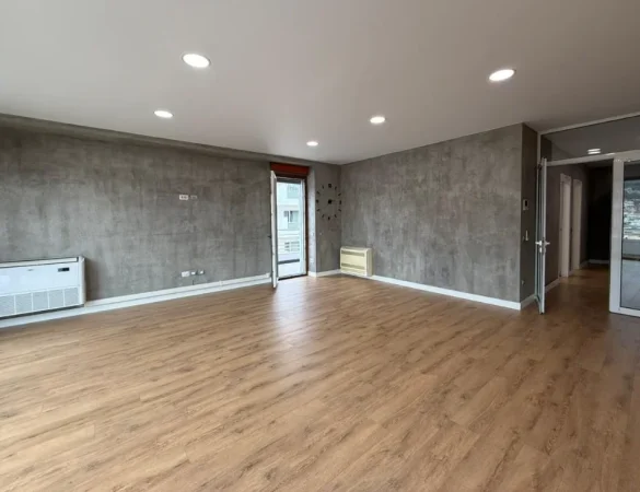 Tirane, jepet me qera zyre , 200 m² 2.500 € 