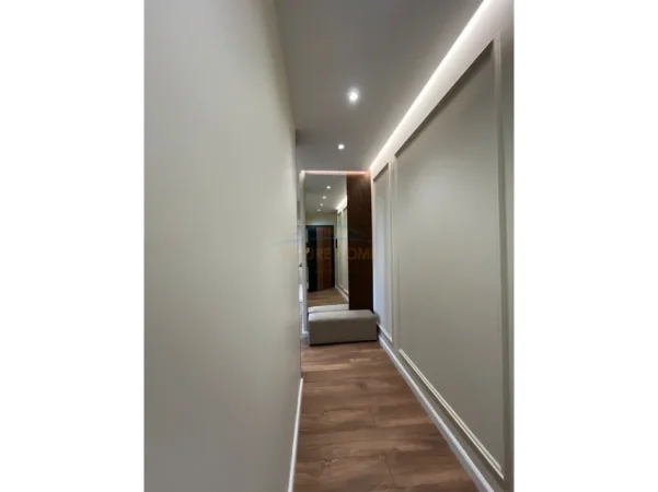 Tirane, shitet apartament 1+1 Kati 3, 53 m² 155.000 € (Mine Peza)