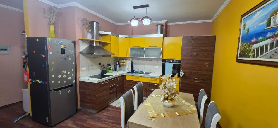 Tirane, jepet me qera apartament 2+1+Aneks+Ballkon Kati 4, 140 m² 550 € (Vizion plus)