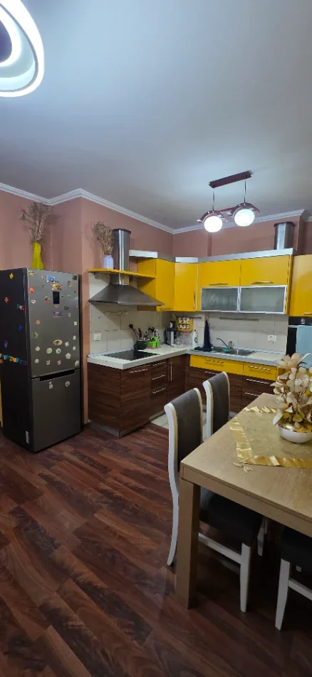 Tirane, jepet me qera apartament 2+1+Aneks+Ballkon Kati 4, 140 m² 550 € (Vizion plus)