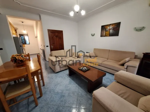 Tirane, jepet me qera apartament 2+1+Aneks+Ballkon Kati 1, 480 € (Bulevardi i ri)