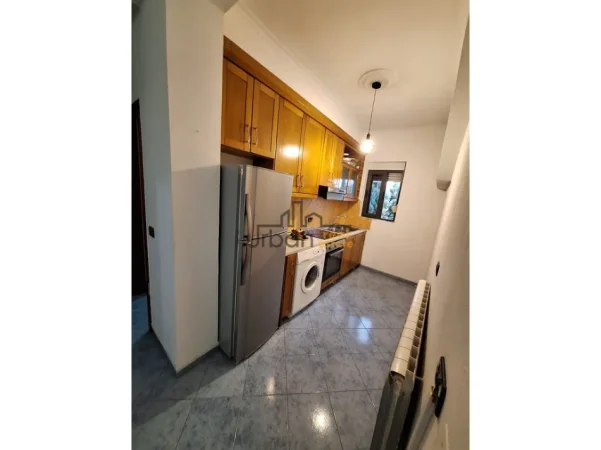 Tirane, jepet me qera apartament 2+1+Aneks+Ballkon Kati 1, 480 € (Bulevardi i ri)