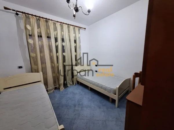 Tirane, jepet me qera apartament 2+1+Aneks+Ballkon Kati 1, 480 € (Bulevardi i ri)