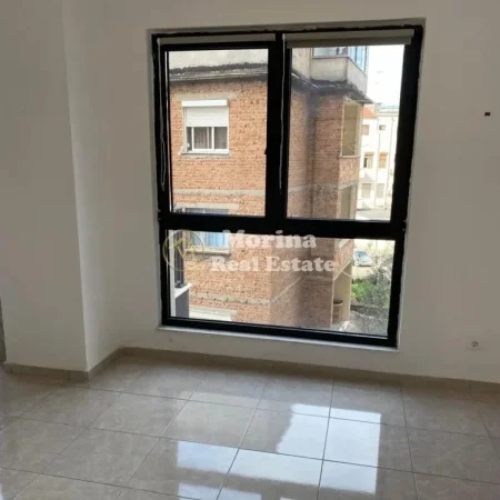 Tirane, jepet me qera apartament 2+1 Kati 3, 90 m² 800 € (Pazari i Ri)
