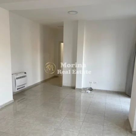 Tirane, jepet me qera apartament 2+1 Kati 3, 90 m² 800 € (Pazari i Ri)