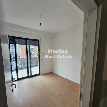 Tirane, jepet me qera ambjent biznesi Kati 2, 92 m² 700 € (Don Bosko)