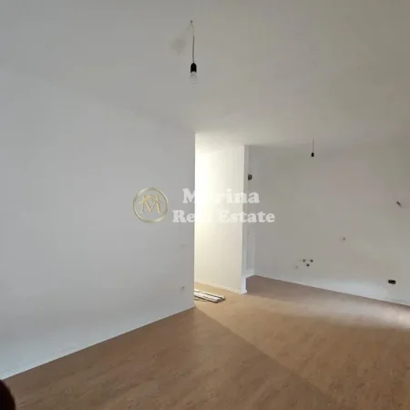 Tirane, jepet me qera ambjent biznesi Kati 2, 92 m² 700 € (Don Bosko)