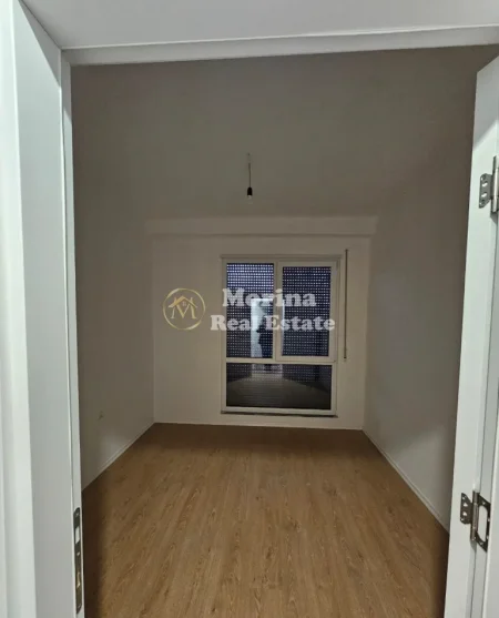 Tirane, jepet me qera ambjent biznesi Kati 2, 92 m² 700 € (Don Bosko)