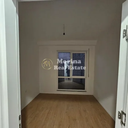 Tirane, jepet me qera ambjent biznesi Kati 2, 92 m² 700 € (Don Bosko)