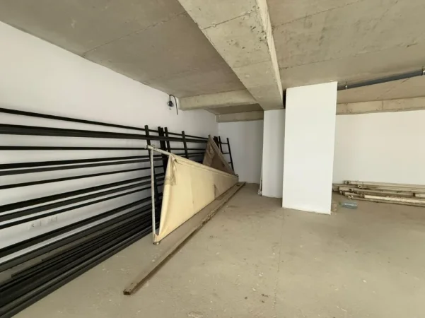 Tirane, jepet me qera ambjent biznesi Kati 0, 110 m² 1.200 € (Mangalem 21)