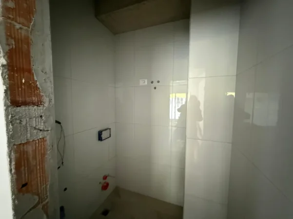 Tirane, jepet me qera ambjent biznesi Kati 0, 110 m² 1.200 € (Mangalem 21)