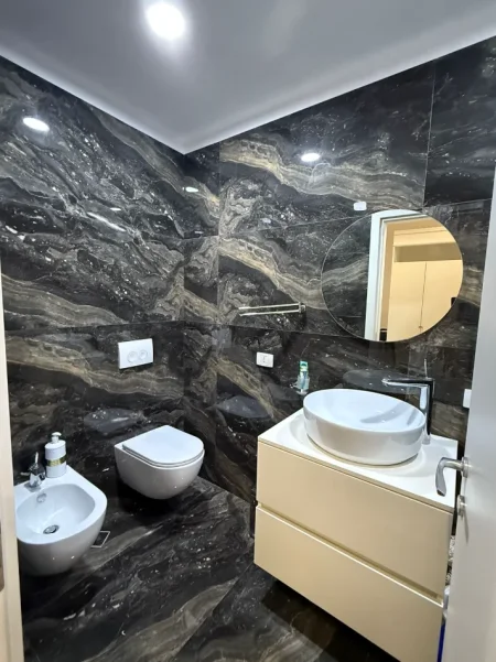 Tirane, jepet me qera apartament 2+1+Ballkon Kati 2, 100 m² 800 € 