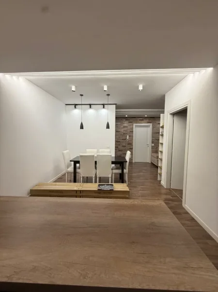 Tirane, jepet me qera apartament 2+1+Ballkon Kati 2, 100 m² 800 € 