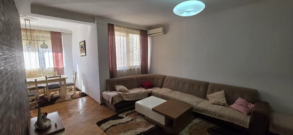 Tirane, jepet me qera apartament 3+1+Aneks+Ballkon , 600 € (Kompleksi Al-Mak)