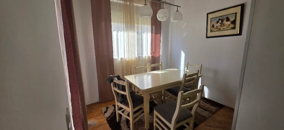 Tirane, jepet me qera apartament 3+1+Aneks+Ballkon , 600 € (Kompleksi Al-Mak)