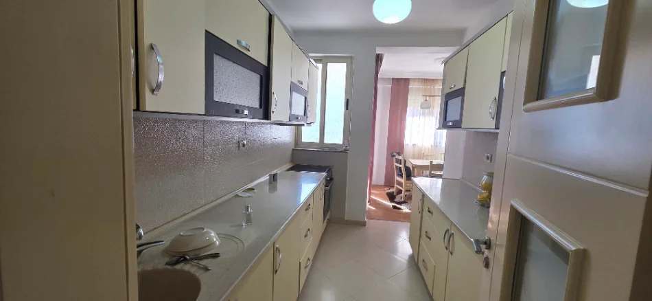 Tirane, jepet me qera apartament 3+1+Aneks+Ballkon , 600 € (Kompleksi Al-Mak)