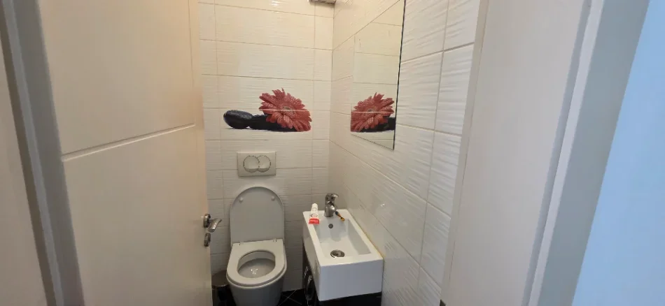 Tirane, jepet me qera apartament 3+1+Aneks+Ballkon , 600 € (Kompleksi Al-Mak)