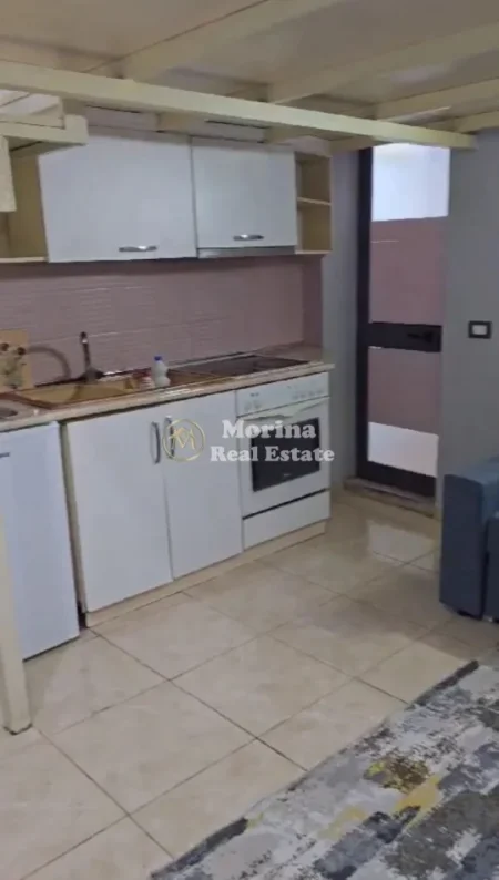 Tirane, jepet me qera apartament 1+1 Kati 1, 30 m² 250 € (Ali Demi)