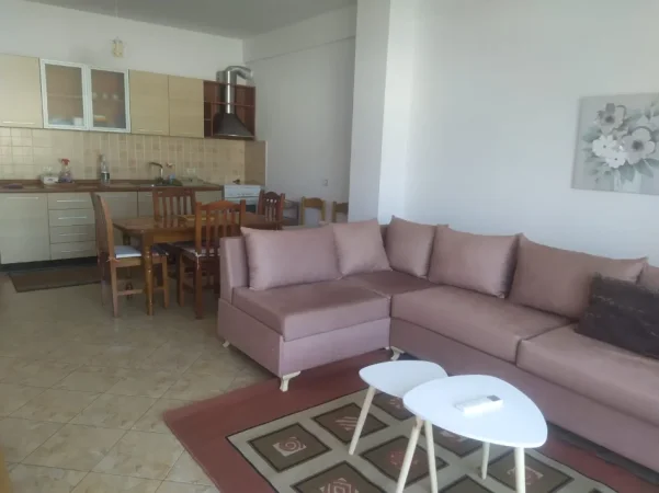Tirane, jepet me qera apartament 1+1+Ballkon Kati 3, 77 m² 500 € (Rruga Riza Cerova)