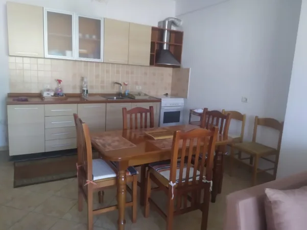 Tirane, jepet me qera apartament 1+1+Ballkon Kati 3, 77 m² 500 € (Rruga Riza Cerova)