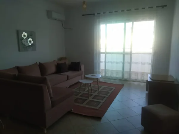 Tirane, jepet me qera apartament 1+1+Ballkon Kati 3, 77 m² 500 € (Rruga Riza Cerova)