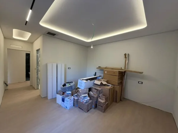 Tirane, jepet me qera apartament 2+1 Kati 2, 135 m² 1.000 € (Rruga Jordan Misja)