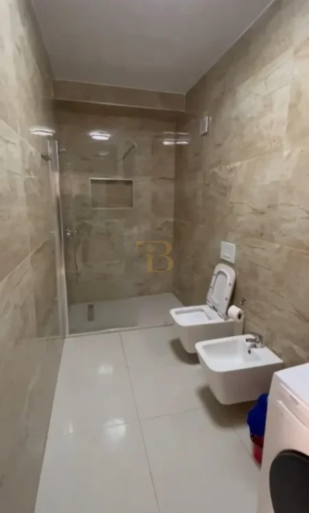 Tirane, jepet me qera apartament 1+1+Ballkon Kati 6, 68 m² 700 € (Zogu i Zi)