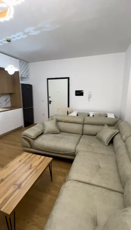 Tirane, jepet me qera apartament 1+1+Ballkon Kati 6, 68 m² 700 € (Zogu i Zi)