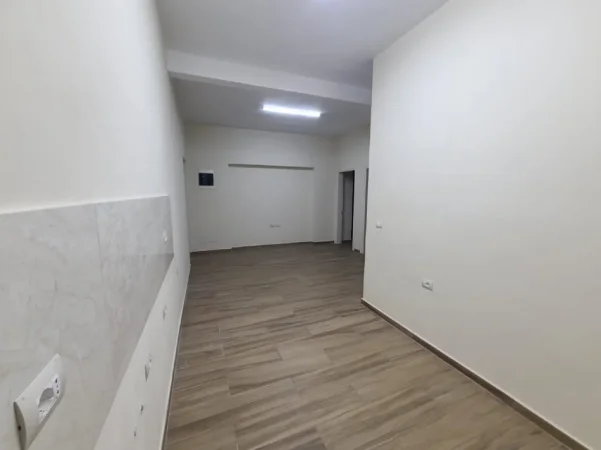 Tirane, jepet me qera apartament 2+1+Ballkon Kati 2, 75 m² 1.000 € 