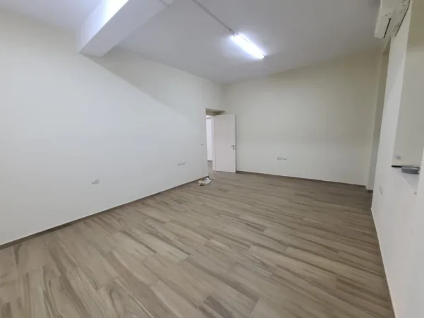 Tirane, jepet me qera apartament 2+1+Ballkon Kati 2, 75 m² 1.000 € 