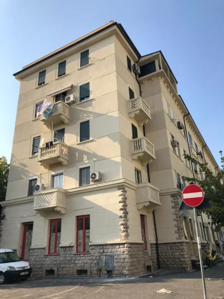 Tirane, jepet me qera apartament 2+1+Ballkon Kati 2, 75 m² 1.000 € 