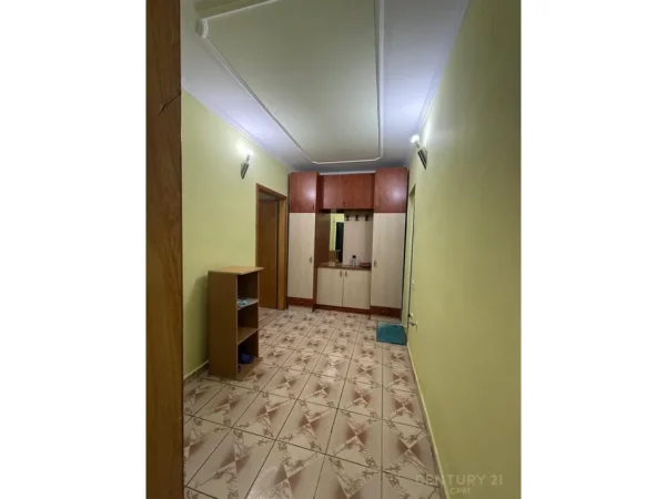 Tirane, shitet apartament 1+1 Kati 2, 105.000 € (Rruga Irfan Tomini)