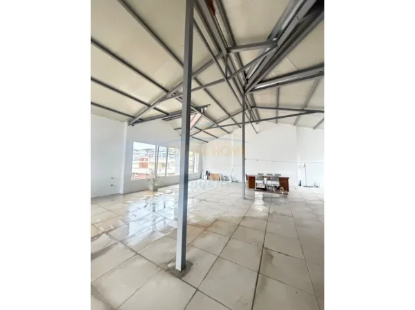 Tirane, shitet apartament 2+1+2 Kati 5, 311 m² 650.000 € (KOMUNA E PARISIT)