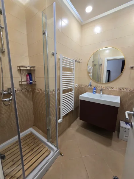 Tirane, jepet me qera 3+1 Kati 7, 150 m² 1.300 € (Selvia)