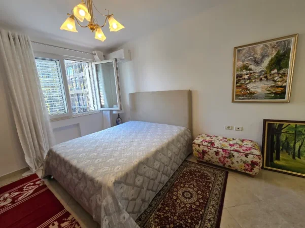 Tirane, jepet me qera 3+1 Kati 7, 150 m² 1.300 € (Selvia)